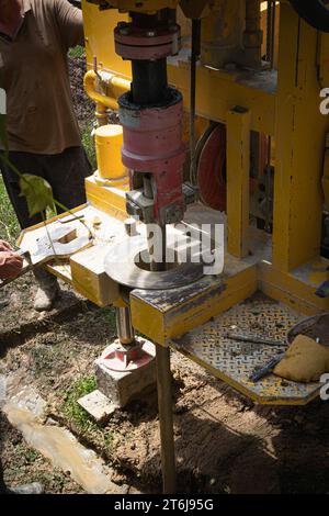 un pozzo a casa, un pozzo in campagna, geodesia, Foto Stock