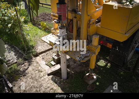 un pozzo a casa, un pozzo in campagna, geodesia, Foto Stock