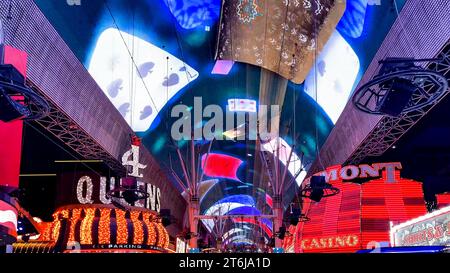 Las Vegas, Stati Uniti; 18 ottobre 2023: Fremont, la famosa strada con i suoi incredibili casinò e il suo schermo gigante nella zona più antica di questa città dello stato Foto Stock