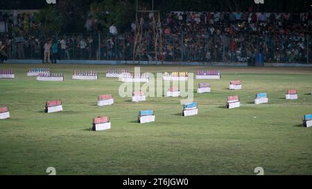 Rajkot, India. 10 novembre 2023. Al Madhavrao Scindia Cricket Ground, i petardi sono stati tenuti per scoppiare in vista ravvicinata. Crediti: Nasirkhan Davi/Alamy Live News Foto Stock