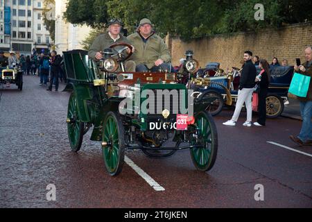 Entrant 31 1899 Daimler London a Brighton Veteran Car Run Concours Marlborough Road St James's London Foto Stock