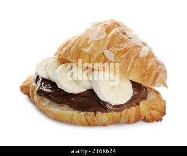 Delizioso croissant con banana e cioccolato isolato su bianco Foto Stock