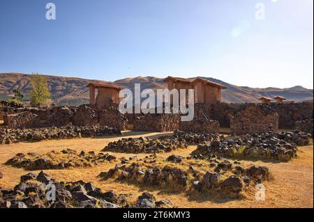 Parco archeologico "Wiracocha" nelle rovine di Raqchi Foto Stock