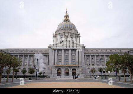(231111) -- SAN FRANCISCO, 11 novembre 2023 (Xinhua) -- questa foto scattata il 5 novembre 2023 mostra il Municipio di San Francisco, California, Stati Uniti. La 30a riunione dei leader economici dell'APEC si terrà a San Francisco. (Foto di li Jianguo/Xinhua) Foto Stock
