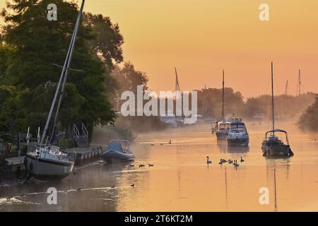 River Frome a Wareham Dorset all'alba Foto Stock