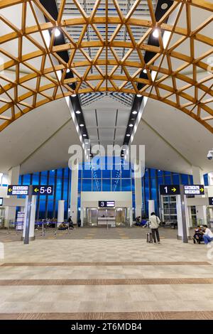 Ulan Bator, Mongolia - 23 settembre 2023: Terminal del nuovo aeroporto internazionale di Ulan Bator (UBN) in Mongolia. Foto Stock