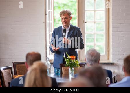 ENSCHEDE, PAESI BASSI - JUL 05, 2020: Il politico olandese Pieter Omtzigt è il politico più popolare nella camera dei rappresentanti. Foto Stock