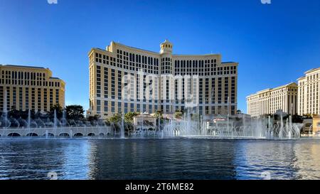 Las Vegas, USA; 22 ottobre 2023: Il famoso e spettacolare hotel con casinò Bellagio con le sue magnifiche fontane sincronizzate sulla Las Vegas Strip, Foto Stock