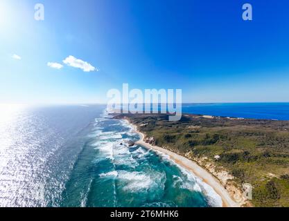 Una ripresa aerea della Penisola di Mornington verso Point Nepean e Port Phillip Bay a Victoria, Australia Foto Stock