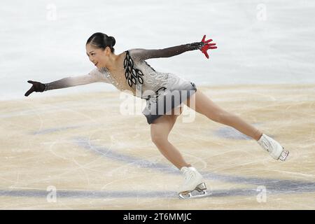 (231111) -- CHONGQING, 11 novembre 2023 (Xinhua) -- Yoshida Hana del Giappone si esibisce durante il pattinaggio libero femminile al Cup of China ISU Grand Prix of Figure Skating 2023 nel comune di Chongqing della Cina sud-occidentale, 11 novembre 2023. (Xinhua/Xu Yanan) Foto Stock