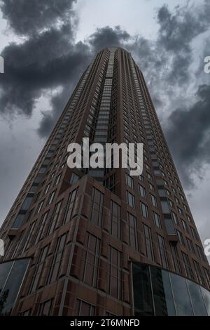 Messeturm sul sito della fiera di Francoforte Foto Stock