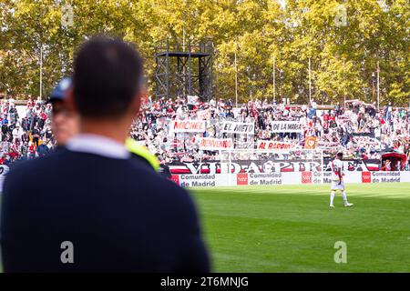 11 novembre 2023, Madrid, Madrid, Spagna: i tifosi del Rayo Vallecano mostrano uno striscione in omaggio a Miguel Angel Sanchez Munoz, meglio conosciuto come Michel, figura storica di Rayo Vallecano e attuale allenatore di Girona, prima della partita di calcio la Liga EA Sports 2022/23 tra Rayo Vallecano e Girona all'Estadio de Vallecas di Madrid, Spagna. (Immagine di credito: © Alberto Gardin/ZUMA Press Wire) SOLO USO EDITORIALE! Non per USO commerciale! Foto Stock
