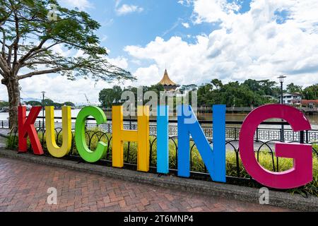 Kuching, Malesia - 05.15.2023: Segno distintivo della città di Kuching per i turisti sul fiume in Sarawak, Malesia. Foto Stock