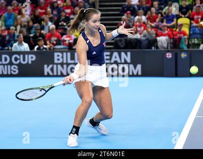 Il britannico Jodie Burrage in azione contro la svedese Kajsa Rinaldo Persson (non nella foto) durante il primo giorno dei play-off della Billie Jean King Cup 2023 tra Gran Bretagna e Svezia alla Copper Box Arena di Londra. Data immagine: Sabato 11 novembre 2023. Foto Stock