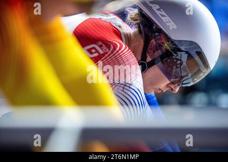 Katy Marchant UK, sulla linea di partenza, finale di sprint femminile, pista Champions League, UCI Lee Valley Londra 10 novembre Foto Stock