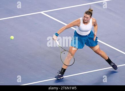 La svedese Kajsa Rinaldo Persson in azione contro il britannico Jodie Burrage (non nella foto) durante il primo giorno dei play-off della Billie Jean King Cup 2023 tra Gran Bretagna e Svezia alla Copper Box Arena di Londra. Data immagine: Sabato 11 novembre 2023. Foto Stock