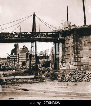 Comune di Parigi. Stazione ferroviaria e ponte. L'assedio e il comune di Parigi (1870-1871) Foto Stock