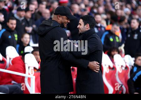 Il manager del Burnley Vincent Kompany (a sinistra) e il manager dell'Arsenal Mikel Arteta prima della partita di Premier League all'Emirates Stadium di Londra. Data immagine: Sabato 11 novembre 2023. Foto Stock