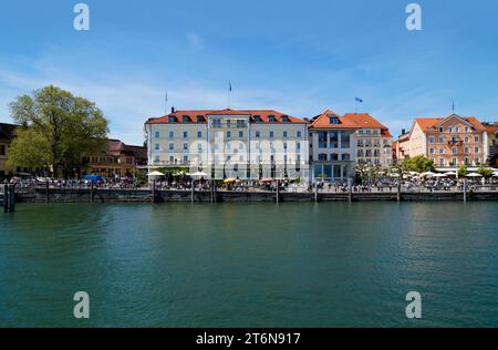 Hotel Bayerischer Hof e pittoresco porto di Lindau sul Bodensee o lago di Costanza, Germania Foto Stock