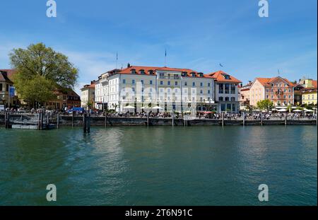 Hotel Bayerischer Hof e pittoresco porto di Lindau sul Bodensee o lago di Costanza, Germania Foto Stock