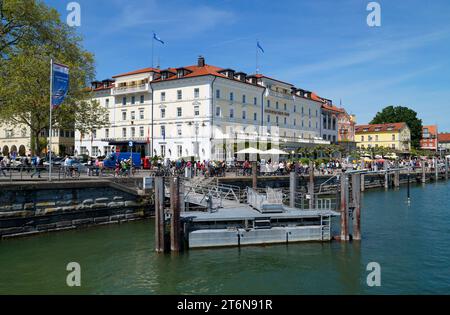 Hotel Bayerischer Hof e pittoresco porto di Lindau sul Bodensee o lago di Costanza, Germania Foto Stock