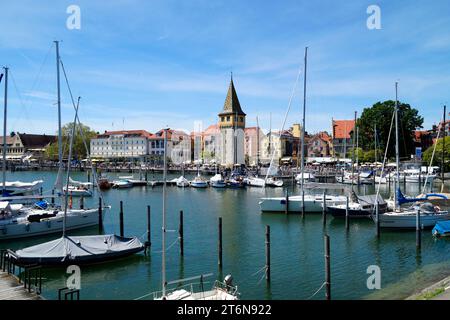 Hotel Bayerischer Hof e pittoresco porto di Lindau sul Bodensee o lago di Costanza, Germania Foto Stock