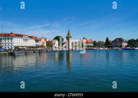 Hotel Bayerischer Hof e pittoresco porto di Lindau sul Bodensee o lago di Costanza, Germania Foto Stock