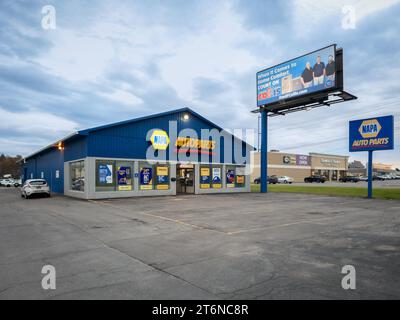 Yorkville, New York - 2 novembre 2023: Vista panoramica del negozio Napa Autoparts. Foto Stock