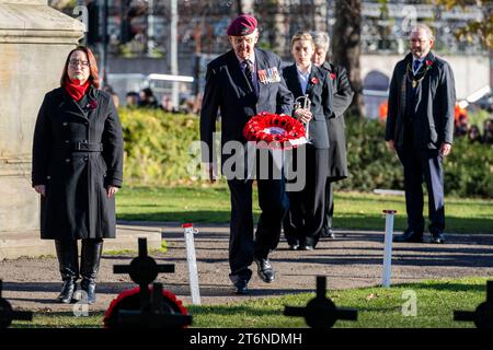 Edimburgo, Regno Unito. 11 novembre 2023. Scene nel giardino della memoria di Edimburgo durante il giorno dell'armistizio. Credito: Euan Cherry Credit: Euan Cherry/Alamy Live News Foto Stock