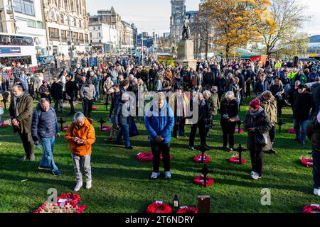 Edimburgo, Regno Unito. 11 novembre 2023. Scene nel giardino della memoria di Edimburgo durante il giorno dell'armistizio. Credito: Euan Cherry Credit: Euan Cherry/Alamy Live News Foto Stock