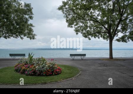 Splendido paesaggio dal lungolago di Neuchatel, in Svizzera Foto Stock