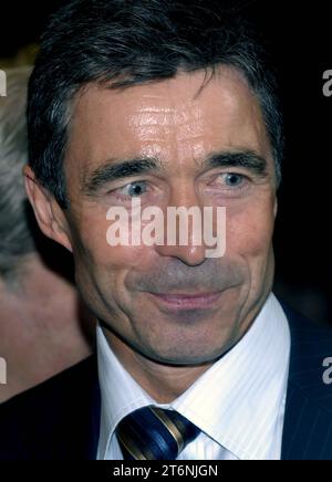 Cerimonia di apertura del folketinget del parlamento danese ministro Anders FOH Rammussen ex primo ministro di Danimarca ed ex capo e ministri della NATO e vice primo ministro e ministro dell'economia bendt bendtsen a Chriatiansborg Copenaghen Danimarca ottobre 3,2006 Foto Stock