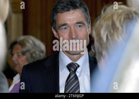Cerimonia di apertura del folketinget del parlamento danese ministro Anders FOH Rammussen ex primo ministro di Danimarca ed ex capo e ministri della NATO e vice primo ministro e ministro dell'economia bendt bendtsen a Chriatiansborg Copenaghen Danimarca ottobre 3,2006 Foto Stock