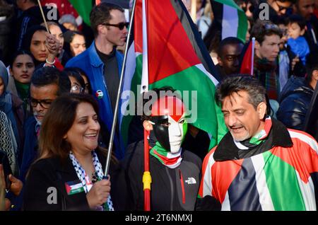 scene della manifestazione di massa contro la guerra a favore del cessate il fuoco nel centro di londra che chiede un cessate il fuoco in palestina israele gaza 11 novembre 2023 Foto Stock