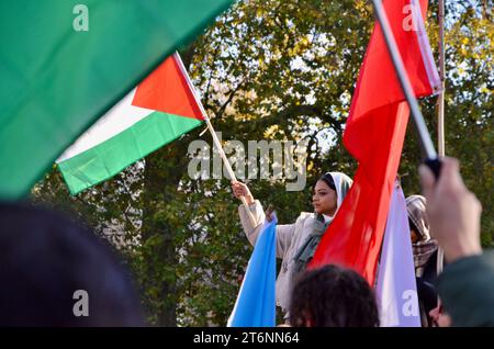 scene della manifestazione di massa contro la guerra a favore del cessate il fuoco nel centro di londra che chiede un cessate il fuoco in palestina israele gaza 11 novembre 2023 Foto Stock