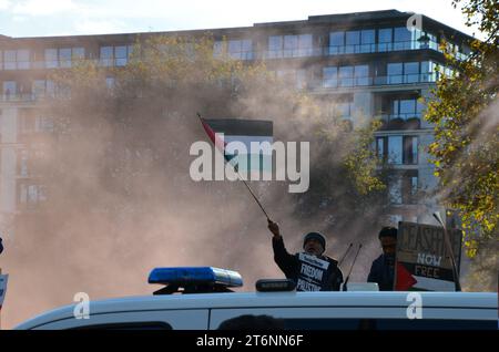 scene della manifestazione di massa contro la guerra a favore del cessate il fuoco nel centro di londra che chiede un cessate il fuoco in palestina israele gaza 11 novembre 2023 Foto Stock