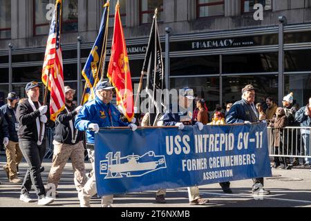 11 novembre 2023 Veterans Day Parade sulla Fifth Avenue a New York, Stati Uniti Foto Stock