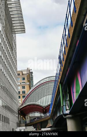 Londra, Regno Unito, 28 agosto 2023: Edificio per uffici Financial Corporate Skyscraper a Canary Wharf, London City, Inghilterra, Regno Unito 12 Foto Stock