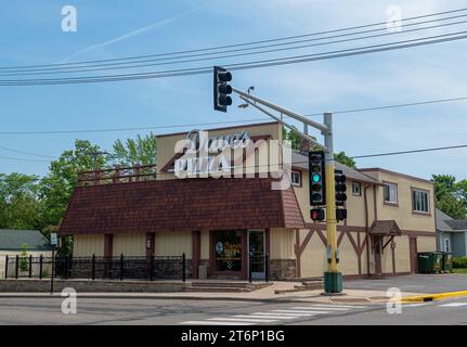 BEMIDJI, Minnesota - 3 giugno 2023: Edificio del ristorante Daves Pizza, un popolare ristorante. Foto Stock