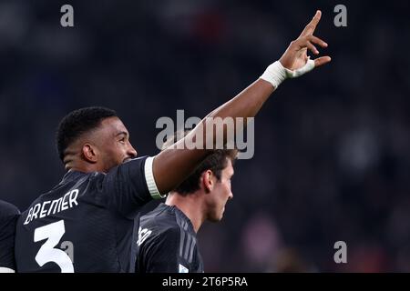 Gleison Bremer della Juventus FC festeggia dopo aver segnato un gol durante la partita di serie A tra Juventus FC e Cagliari calcio allo stadio Allianz l'11 novembre 2023 a Torino. Foto Stock