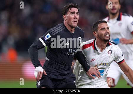 Dusan Vlahovic della Juventus FC guarda durante la partita di serie A tra Juventus FC e Cagliari calcio allo stadio Allianz l'11 novembre 2023 a Torino. Foto Stock