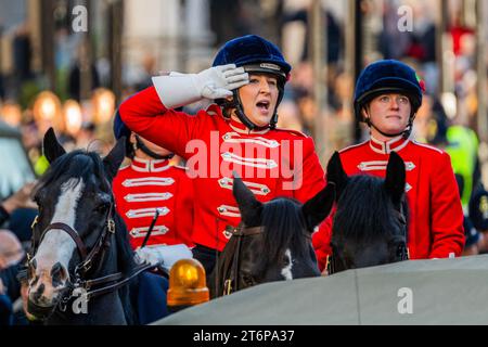 Londra, Regno Unito. 11 novembre 2023. The Lord Mayor's Show 2023 introduce il 695° Lord Mayor di Londra, il consigliere Michael Mainelli del Broad Street Ward. Lo spettacolo risale all'inizio del XIII secolo, quando re Giovanni concesse che la città di Londra potesse nominare il proprio sindaco. Insistette sul fatto che ogni sindaco appena eletto doveva recarsi a Westminster e giurare fedeltà alla Corona. I Sindaci stanno facendo questo viaggio da oltre 800 anni. Crediti: Guy Bell/Alamy Live News Foto Stock