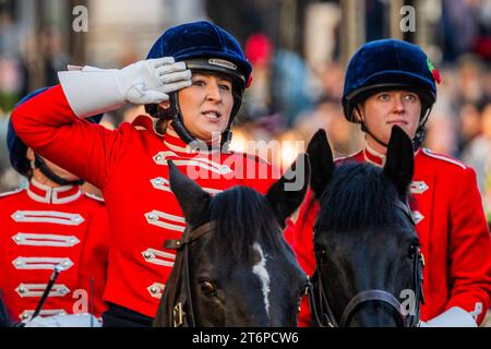 Londra, Regno Unito. 11 novembre 2023. The Lord Mayor's Show 2023 introduce il 695° Lord Mayor di Londra, il consigliere Michael Mainelli del Broad Street Ward. Lo spettacolo risale all'inizio del XIII secolo, quando re Giovanni concesse che la città di Londra potesse nominare il proprio sindaco. Insistette sul fatto che ogni sindaco appena eletto doveva recarsi a Westminster e giurare fedeltà alla Corona. I Sindaci stanno facendo questo viaggio da oltre 800 anni. Crediti: Guy Bell/Alamy Live News Foto Stock