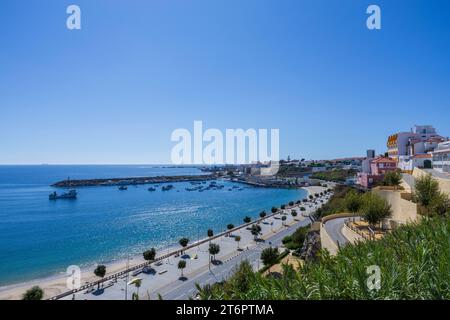 Vista della città e del porto, a Sines, Portogallo. Foto Stock