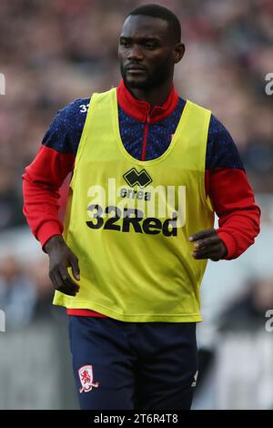 Emmanuel latte Lath di Middlesbrough si riscalda durante la partita per il campionato Sky Bet tra Middlesbrough e Leicester City al Riverside Stadium di Middlesbrough sabato 11 novembre 2023. (Foto: Mark Fletcher | notizie mi) Foto Stock