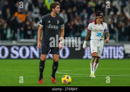 Manuel Locatelli della Juventus FC ha visto in azione durante la partita di serie A 2023/24 tra la Juventus FC e il Cagliari calcio allo stadio Allianz. Punteggio finale; Juventus 2 | 1 Cagliari. (Foto di Fabrizio Carabelli / SOPA Images/Sipa USA) Foto Stock