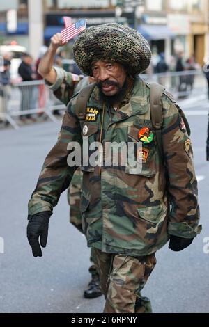 Fifth Avenue, New York, USA, 11 novembre 2023 - partecipanti veterani durante la 104a parata annuale del Veterans Day di New York City. Foto: Luiz Rampelotto/EuropaNewswire Foto Stock