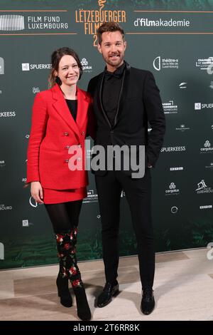 LUSSEMBURGO, 11. Ottobre 2023: (R) Thomas „Tommy“ Schlesser, attore, comico e Mode posa durante la cerimonia dei Film Awards tenutasi al Grand Theater di Lussemburgo e organizzata dal Film Fund Luxembourg con la Film Academy of Luxembourg - The Letzebuerger Filmprais 2023 - serata di premiazione tenutasi l'11 ottobre. 2023 nella città di Lussemburgo, foto e copyright. @ Arthur Thill /ATP Images (THILL Arthur / ATP / SPP) Foto Stock