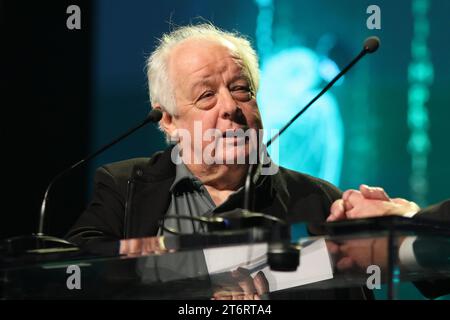 LUSSEMBURGO, 11. Ottobre 2023: Jim Sheridan, regista irlandese sul palco durante i Luxembourg Film Awards tenutosi al Grand Theater di Lussemburgo e organizzato dal Film Fund Luxembourg con la Film Academy - The Letzebuerger Filmprais 2023 - serata di premiazione tenutasi l'11 ottobre. 2023 nella città di Lussemburgo, foto e copyright. @ Arthur Thill /ATP Images (THILL Arthur / ATP / SPP) Foto Stock