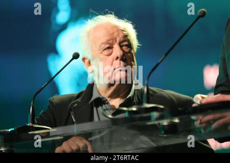 LUSSEMBURGO, 11. Ottobre 2023: Jim Sheridan, regista irlandese sul palco durante i Luxembourg Film Awards tenutosi al Grand Theater di Lussemburgo e organizzato dal Film Fund Luxembourg con la Film Academy - The Letzebuerger Filmprais 2023 - serata di premiazione tenutasi l'11 ottobre. 2023 nella città di Lussemburgo, foto e copyright. @ Arthur Thill /ATP Images (THILL Arthur / ATP / SPP) Foto Stock